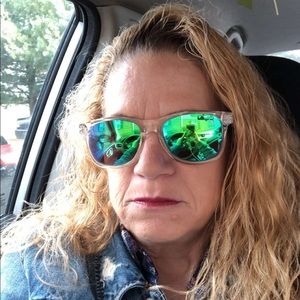 Meet your Posher, Caroline